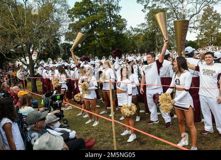 Winter Park, United States. 29th Dec, 2022. The Florida State University cheerleaders perform at a battle of the bands with the University of Oklahoma before the Cheez-It Bowl in Winter Park, Florida. Credit: SOPA Images Limited/Alamy Live News Stock Photo