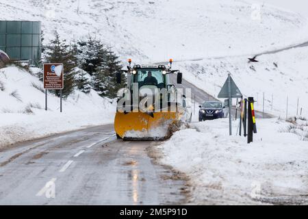 A snow plough clears the A939 after heavy snowfall in the Scottish Highlands. A yellow warning of snow and ice has been issued for northern Scotland as the Met Office said the deadly bomb cyclone that sent temperatures plunging in the US is now causing wet and windy weather in the UK. Picture date: Friday December 30, 2022. Stock Photo