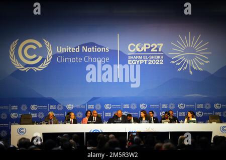 (221230) -- BEIJING, Dec. 30, 2022 (Xinhua) -- This photo taken on Nov. 6, 2022 shows the opening ceremony of the 27th session of the Conference of the Parties (COP27) to the United Nations Framework Convention on Climate Change in Sharm El-Sheikh, Egypt. Xinhua's top 10 world news events in 2022 Countries jointly explore ways to co-exist with nature On Nov. 6, the World Meteorological Organization published a report saying that the past eight years are likely to be the hottest on record. In 2022, many countries have experienced unprecedented high temperatures and subsequent severe d Stock Photo