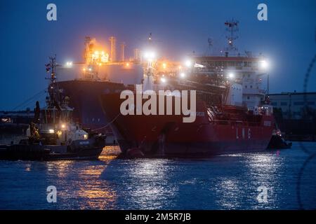 Lubmin, Germany. 30th Dec, 2022. The LNG shuttle tanker 'Coral Furcata' calls at the industrial port of Lubmin. For the first time, a tanker loaded with liquefied natural gas (LNG) has called at the floating LNG terminal 'Neptune' in Lubmin in the German province of Pomerania. The 'Neptune', which is more than 280 meters long, is an FSRU (Floating Storage and Regasification Unit). These special ships can take in LNG, heat it and turn it into gas. The LNG is to be used primarily for cooling down the systems of the 'Neptune' terminal and for technical tests, expl Credit: dpa/Alamy Live News Stock Photo