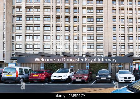 Doncaster Royal Infirmary main entrance, Doncaster, South Yorkshire, England, UK (number plates and faces obscured for privacy) Stock Photo