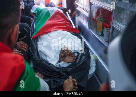 (EDITOR'S NOTE: Image depicts death)Palestinian mourners carry the body of Ammar Adili as it arrives, during his funeral in the West Bank city of Nablus. Adili was killed by an Israeli border police officer in the West Bank town of Hawara on Dec. 2. Palestinians said that the officer killed Adili without justification, shooting him four times from close range in an incident captured on widely shared video. Israeli police say Adili was shot in self defense after he attacked Israelis. The army released his body on Friday. (Photo by Nasser Ishtayeh/SOPA Images/Sipa USA) Stock Photo