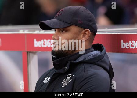 Vincent Kompany Manager of Burnley looks on during the Sky Bet Championship match Stoke City vs Burnley at Bet365 Stadium, Stoke-on-Trent, United Kingdom, 30th December 2022  (Photo by Phil Bryan/News Images) Stock Photo