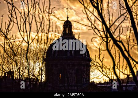 Paris, France. 29th Dec, 2022. Dome of the Institut de France at sunset on December 29, 2022 in Paris, France. Stock Photo