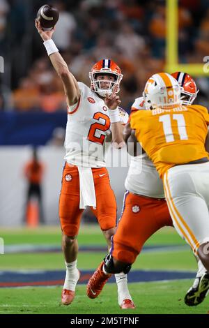 December 30, 2022: Clemson Tigers quarterback CADE KLUBNIK (2) throws the ball during the 2022 NCAA Capital One Orange Bowl game between the Tennessee Volunteers and the Clemson Tigers at Hard Rock Stadium in Miami Gardens, FL on December 30, 2022. (Credit Image: © Cory Knowlton/ZUMA Press Wire) Credit: ZUMA Press, Inc./Alamy Live News Stock Photo