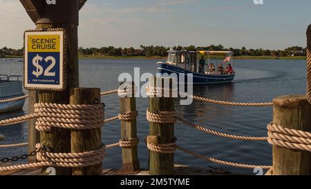 The Villages, Florida, USA. 2022. Tourist trip boat on Lake Sumter, Florida Fl. Stock Photo