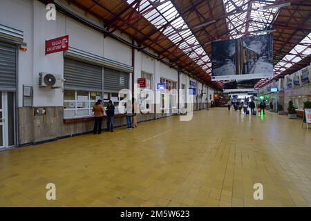 The concourse at Gare Du Nord, the main railway train station in Bucharest, Romania Stock Photo