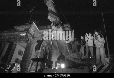 GDR, Berlin, 22. 12. 1989, opening of the Brandenburg Gate (at the Brandenburg Gate the Wall is opened), European flag, German flag Stock Photo