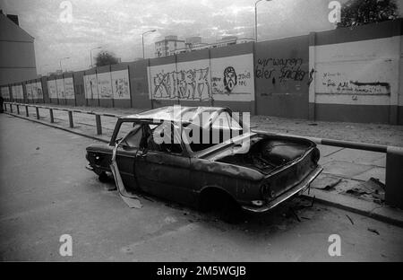 GDR, Berlin, 15. 03. 1990, wrecked car, interior wall on Schoenholzer Strasse, C Rolf Zoellner Stock Photo