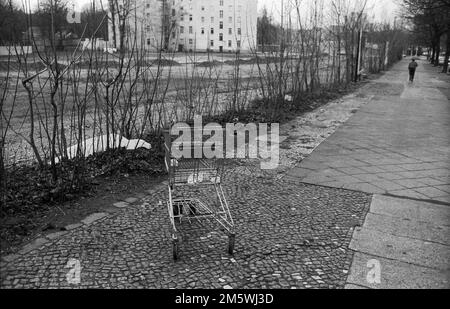 Germany, Berlin, 21. 03. 1991, Berlin Wall strip, Bernauer Strasse, border path, death strip, shopping trolley Stock Photo