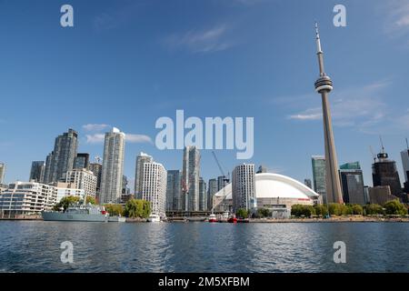 July 10 2022, Toronto Ontario Canada. Toronto Skyline from the water taxi. Luke Durda/Alamy Stock Photo