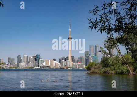 July 10 2022, Toronto Ontario Canada. Toronto Skyline from the Centre Island. Luke Durda/Alamy Stock Photo