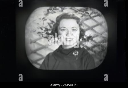 Late 1950s, historical picture showing Polly Elwes, a BBC in-vision announcer on a television set of the era, England, UK. From 1959 to 1962, she was also a reporter on the BBC news programme, Tonight and was a highly popular television face of her day, being voted TV''s top female personality. In 1960, she married Peter Dimmock, presenter of BBC's Sportsview programme and Head of Outside Broadcasts and reduced her television work to look after her husband and three children. Stock Photo