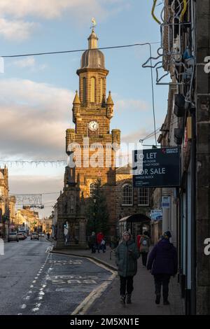 Forres, Moray, UK. 31st Dec, 2022. This shows the last of the sun hitting the high points and Tolbooth Clck Tower in the High Street. Credit: JASPERIMAGE/Alamy Live News Stock Photo