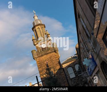 Forres, Moray, UK. 31st Dec, 2022. This shows the last of the sun hitting the high points and Tolbooth Clck Tower in the High Street. Credit: JASPERIMAGE/Alamy Live News Stock Photo