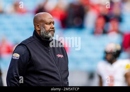 Charlotte, NC, USA. 30th Dec, 2022. Maryland Terrapins head coach Mike Locksley watches his team before the 2022 Duke's Mayo Bowl at Bank of America Stadium in Charlotte, NC. (Scott Kinser/CSM). Credit: csm/Alamy Live News Stock Photo