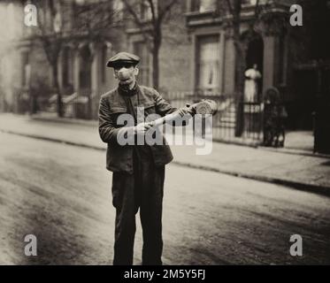 Spraying in the UK during the 1918 Influenza Pandemic Stock Photo