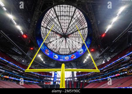 Atlanta, GA, USA. 31st Dec, 2022. overview of the ceiling at the 2022 Chick-fil-a Peach Bowl between the Georgia Bulldogs and the Ohio State Buckeyes at Mercedes-Benz Stadium in Atlanta, GA. (Scott Kinser/CSM). Credit: csm/Alamy Live News Stock Photo