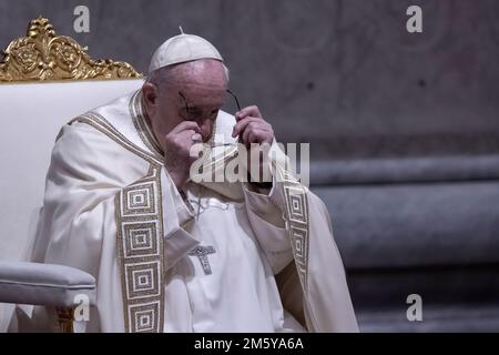 Vatican City, Vatican, 31 december 2022. Pope Francis presides the first Vespers and the Te Deum  in St. Peter's Basilica. Maria Grazia Picciarella/Alamy Live News Stock Photo