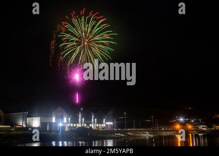 Bantry, West Cork, Ireland. 31st Dec, 2022. A huge firework display took place in Bantry on New Years Eve, to help welcome in 2023. Credit: AG News/Alamy Live News Stock Photo