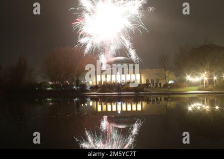 Newcastle upon Tyne, UK. 1st Jan 2023. New Year Fireworks at Palace Of Arts, Exhibition Park, Newcastle upon Tyne, UK,1st January 2023, Credit: DEW/Alamy Live News Stock Photo