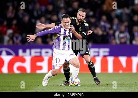 VALLADOLID, SPAIN - DECEMBER 30: Roque Mesa of Real Valladolid CF competes for the ball with Dani Carvajal of Real Madrid CF during the La Liga Santander match between Real Valladolid and Real Madrid CF at Jose Zorrilla on December 30, 2022, in Valladolid, Spain. Credit: Ricardo Larreina/AFLO/Alamy Live News Stock Photo