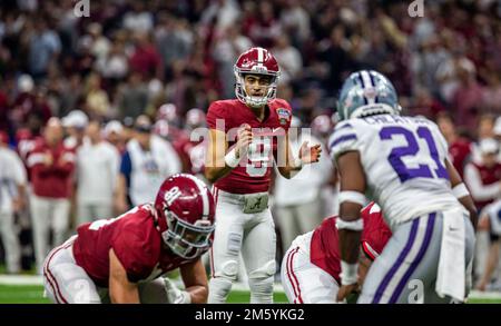 New Orleans, USA. 31st Dec 2022. December 31 2022 New Orleans LA U.S.A. Alabama quarterback Bryce Young (9)looks over Wildcats defense during the NCAA Allstate Sugar Bowl football game between Alabama Crimson Tide and the Kansas State Wildcats. Alabama beat Kansas State 45-20 at Caesars Superdome New Orleans, LA Thurman James/CSM Credit: Cal Sport Media/Alamy Live News Stock Photo