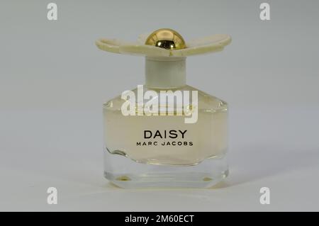 Close-up of a miniature perfume The Daisy perfume is a warm, pleasant fragrance with an intoxicating fragrance composition. Expect hints of strawberry Stock Photo