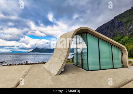 Ureddplassen rest area with wave-shaped concrete and glass toilet block, modern architecture, architects Haugen and Zohar, tourist route Stock Photo