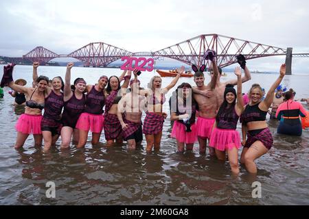 The loony dook south queensferry hi-res stock photography and