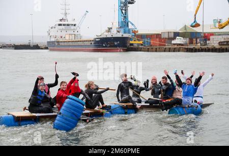 Poole, UK. 1st Jan 2023.   Hundreds of people flocked to Poole Quay in Dorset to watch the traditional  New Year's Day Bath  Race which saw teams of locals battle it out on the water with some sinking in the process. Credit: Richard Crease/Alamy Live News Stock Photo