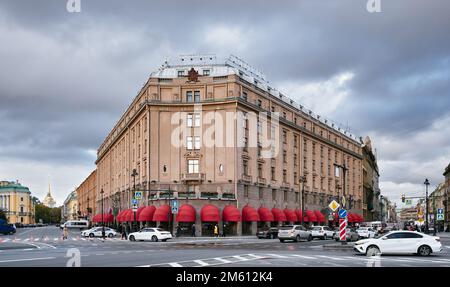 A view of the famous Astoria Hotel, built in the style of Neoclassicism in 1911-1912, architect F.I. Lidvall, landmark: St. Petersburg, Russia - Octob Stock Photo