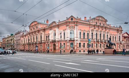 View from the side of Nevsky Prospekt to the Palace of the Beloselsky-Belozersky or Sergievsky Palace, built in 1847-1848, landmark: St. Petersburg, R Stock Photo