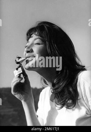 does juliette lewis smoke cigarettes Juliette lewis during Black and White Stock Photos & Images