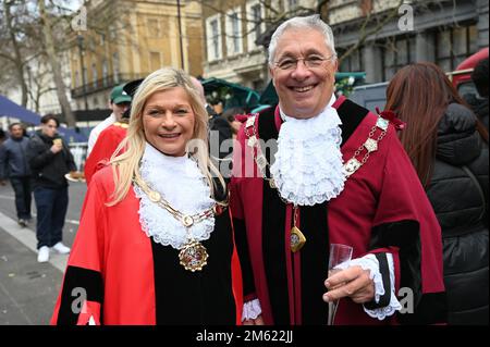 London, UK. 01st Jan, 2023. Trish Fivey - Sutton Liberal Democrats join the London's annual New Year parade featuring hundreds of floats on January 1, 2023 in central London, UK. Credit: See Li/Picture Capital/Alamy Live News Stock Photo