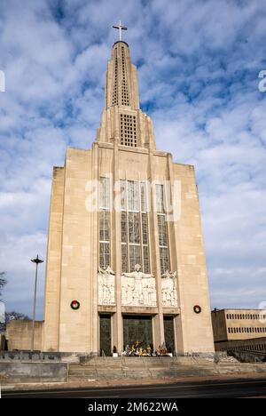 Hartford, CT - USA - Dec 28, 2022 View of the concrete and limestone Cathedral of Saint Joseph, the seat of the Archdiocese of Hartford. Designed in t Stock Photo