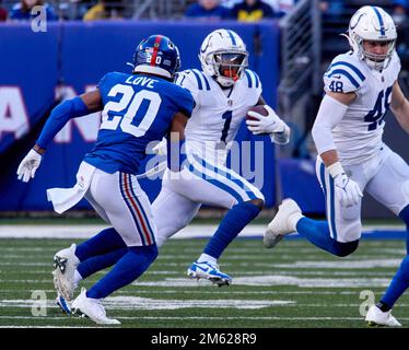 East Rutherford, New Jersey, USA. 1st Jan, 2023. Indianapolis Colts wide receiver Parris Campbell (1) is pursued by New York Giants safety Julian Love (20) on a run play during a NFL game in East Rutherford, New Jersey. Duncan Williams/CSM/Alamy Live News Stock Photo