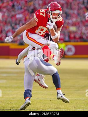 Kansas City Chiefs tight end Travis Kelce (87) looks on during an NFL  football game against the San Francisco 49ers, Sunday, Oct. 23, 2022 in  Santa Clara, Calif. (AP Photo/Lachlan Cunningham Stock