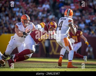 Santa Clara, California, USA. 24th Dec, 2022. Washington Commanders  defensive tackle Daron Payne (94) tackles San Francisco 49ers quarterback  Brock Purdy (13) after he passes ball on Saturday, December 24, 2022, at