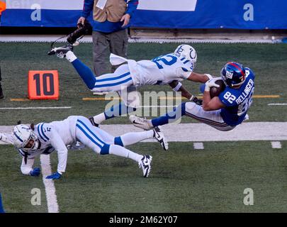 East Rutherford, New Jersey, USA. 1st Jan, 2023. New York Giants tight end Daniel Bellinger (82) is tackled by Indianapolis Colts safety Julian Blackmon (32) and cornerback Stephon Gilmore (5) after a catch and run during a NFL game in East Rutherford, New Jersey. Duncan Williams/CSM/Alamy Live News Stock Photo