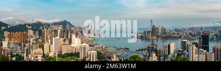 Hi-resolution panorama of Hong Kong Island, Victoria Harbour and Kowloon at sunrise, looking west from Braemar Hill, 2016 (150Mpx) Stock Photo