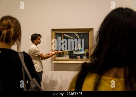 Curator explaining the painting Automat, 1927, Edward Hopper's New York exhibition, 2022, Whitney Museum of American Art, New York City, USA Stock Photo