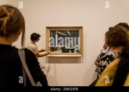 Curator explaining the painting Automat, 1927, Edward Hopper's New York exhibition, 2022, Whitney Museum of American Art, New York City, USA Stock Photo