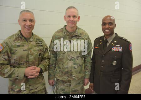 Pictured from left to right, Maj. Eric Doe, MEDEVAC Pilot assigned to the 5th Medical Recruiting Battalion, San Antonio, Texas, Maj. Gen. Dennis LeMaster, commander, U.S. Army Medical Center of Excellence (MEDCoE) and Lt. Col. Shane Doolan, commander, Chicago Recruiting Battalion, pose together at the MEDCoE, Joint Base San Antonio- Fort Sam Houston, Texas, March 30, 2022, LeMaster hosted a visit in support of 36 educators and six U.S. Army Recruiters from the Chicago, Illinois area during a larger tour of JBSA sponsored by the Chicago Army Recruiting Battalion, March 29-30, 2022, JBSA-Fort Sa Stock Photo