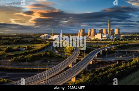 Ferrybridge coal fired power station and the M62 motorway in Yorkshire. Stock Photo