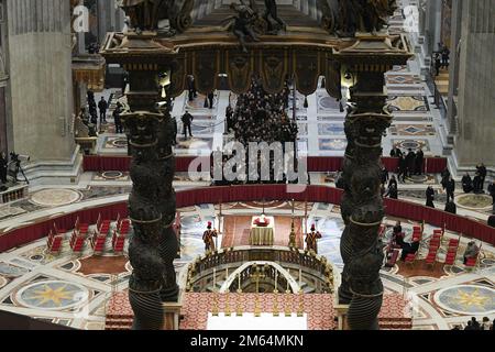 Vatican City, Vatican City. 02nd Jan, 2023. The body of Pope Emeritus Benedict XVI lies in state inside St. Peter's Basilica at the Vatican in Vatican City on Monday, January 2, 2023. He died on Saturday, December 31, 2022, and his funeral will be held on Thursday, January 5, 2023. Photo by Stefano Spaziani/ Credit: UPI/Alamy Live News Stock Photo