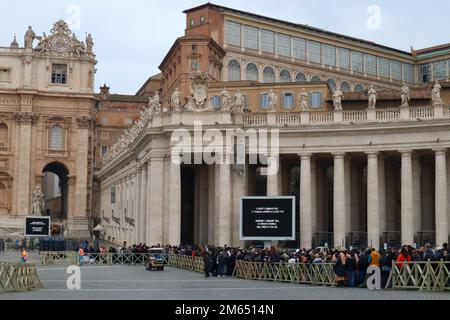 Vatican City, Holy See, 2nd Jan, 2023. Queue of people waiting to enter at St. Peter's Basilica to see the the body of the late Pope Emeritus Benedict XVI to say their final farewell. The body of Pope Emeritus Benedict XVI moved on monday morning to St. Peter’s Basilica, where for three days the public will be able to pay their respects before the funeral on thursday 5 Jan, 2023 overseen by Pope Francis. Credit image: Walter Cicchetti/Alamy Live News Stock Photo