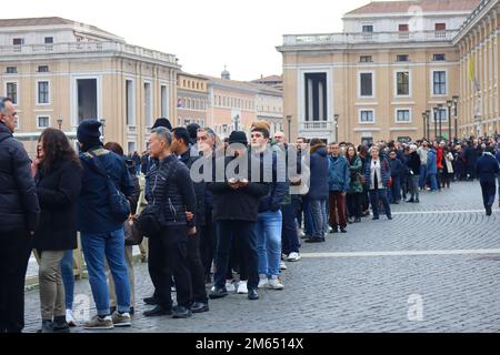 Vatican City, Holy See, 2nd Jan, 2023. Queue of people waiting to enter at St. Peter's Basilica to see the the body of the late Pope Emeritus Benedict XVI to say their final farewell. The body of Pope Emeritus Benedict XVI moved on monday morning to St. Peter’s Basilica, where for three days the public will be able to pay their respects before the funeral on thursday 5 Jan, 2023 overseen by Pope Francis. Credit image: Walter Cicchetti/Alamy Live News Stock Photo