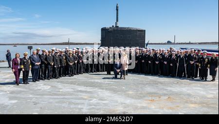 WILMINGTON, Del. (April 2, 2022) – Sailors assigned to USS Delaware (SSN 791) pose for a photo with President of the United States Joseph R. Biden, Jr., First Lady Dr. Jill Biden, and distinguished guests following a commissioning commemoration ceremony for the boat in Wilmington, Delaware, April 2, 2022. The submarine participated in a week-long commemoration of events in honor of the boat’s commissioning ceremony that took place administratively in April 2020 due to COVID restrictions at the time. Delaware, the seventh U.S Navy ship and first submarine named after the first U.S. state of Del Stock Photo