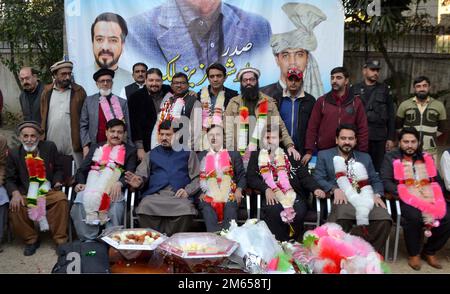 Governor Khyber Pakhtunkhwa, Haji Ghulam Ali in group photos newly elected President Arshad Aziz Malik and other cabinet members during ceremony held at Peshawar press club on Monday, January 02, 2023. Stock Photo